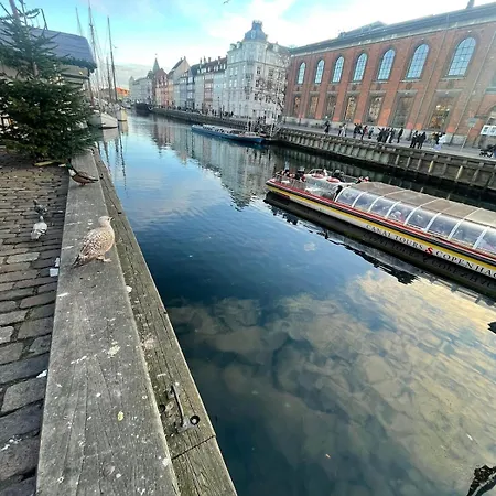 Lejlighed Exclusive Nyhavn For Six A Rare Find *