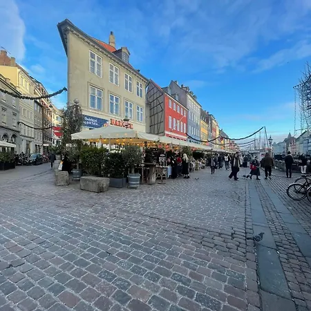 Exclusive Nyhavn For Six A Rare Find Kopenhagen